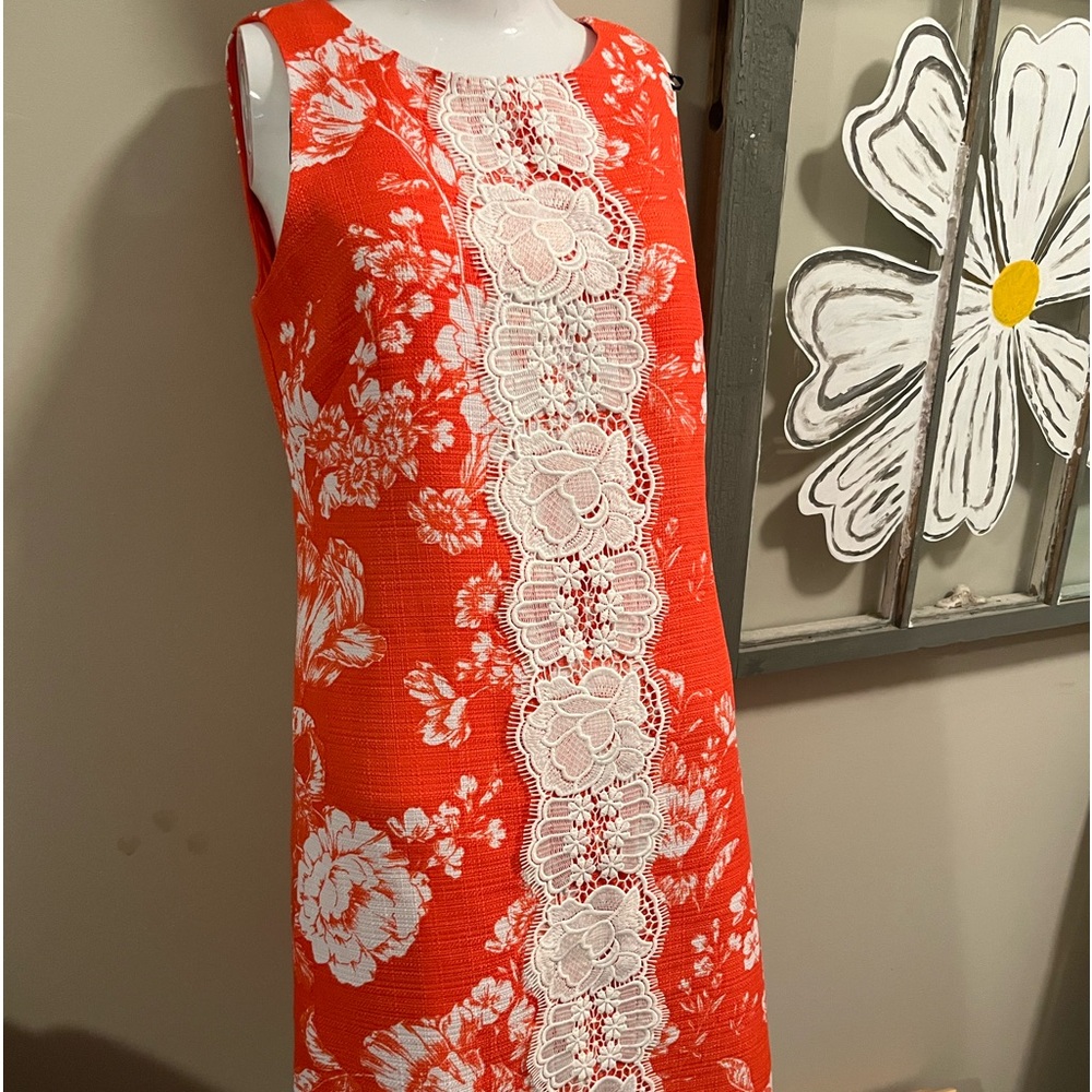 Vince Camuto sleeveless beautiful dress.